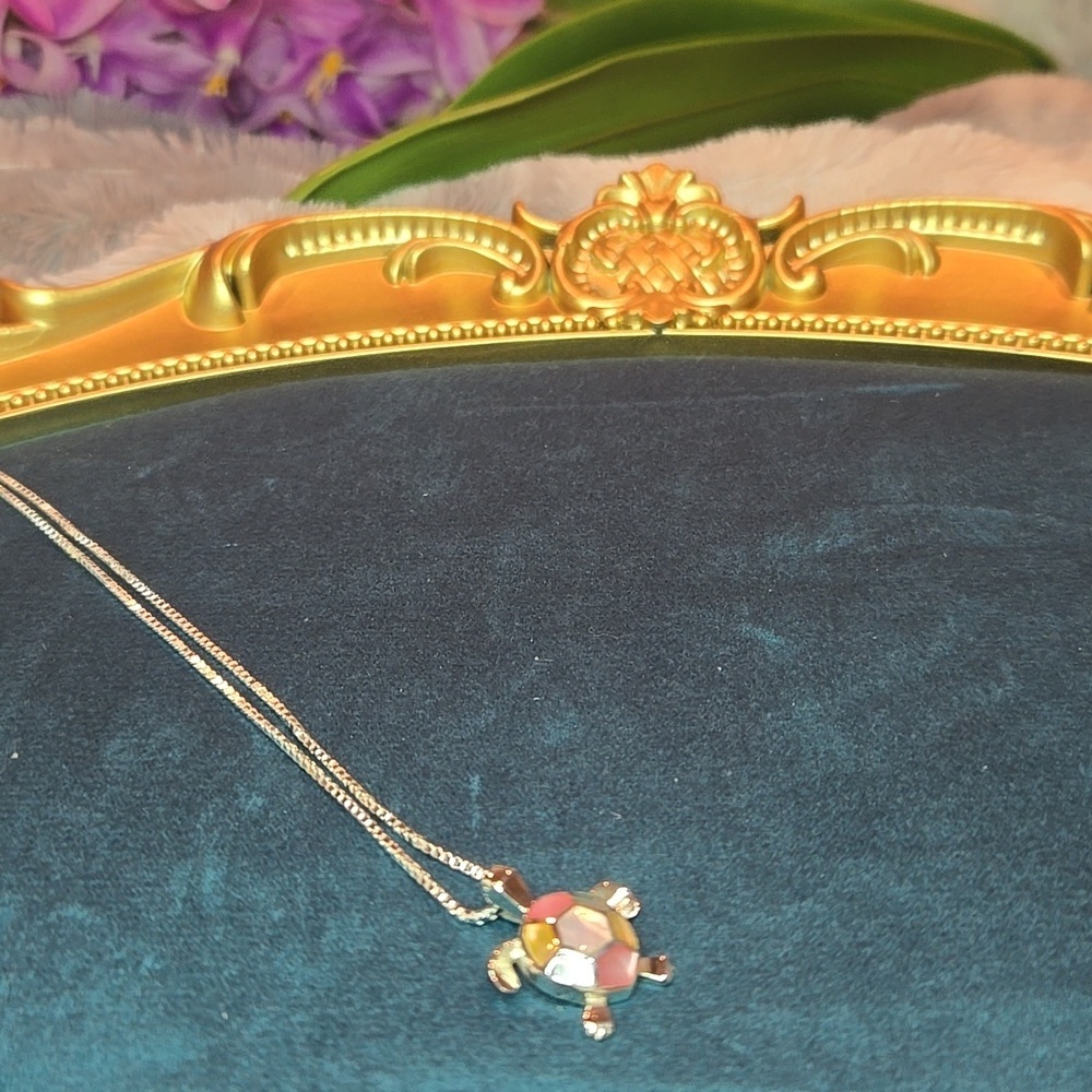 Sterling Silver Mother of Pearl Turtle Pendant Necklace Brand New In Box - Picture 4 of 5